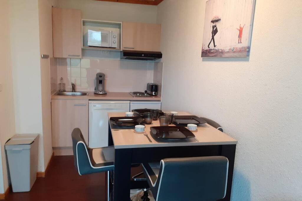 Appartement Dans Residence De Tourisme Besse-et-Saint-Anastaise Eksteriør bilde