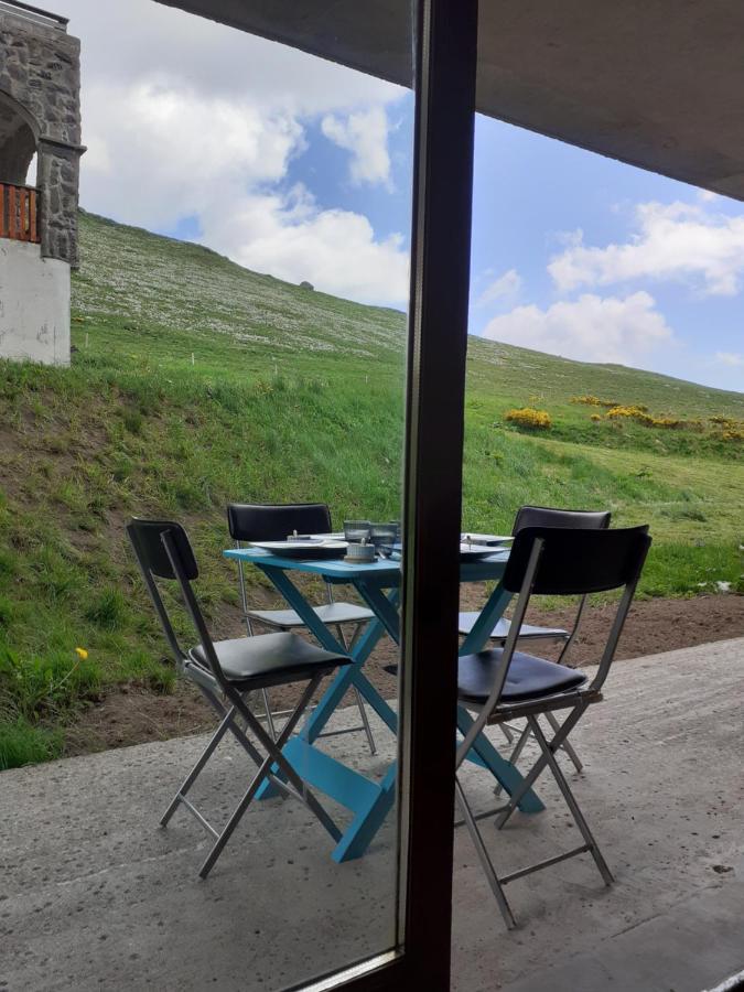 Appartement Dans Residence De Tourisme Besse-et-Saint-Anastaise Eksteriør bilde